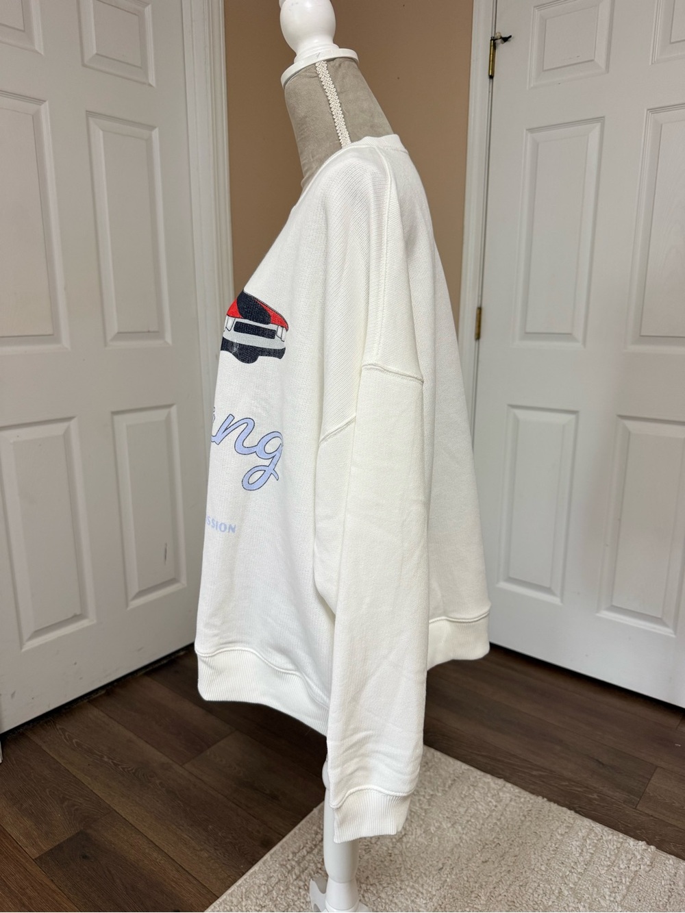 New Women’s American Eagle White Mustang Pullover Sweatshirt Size XL - Picture 4 of 7